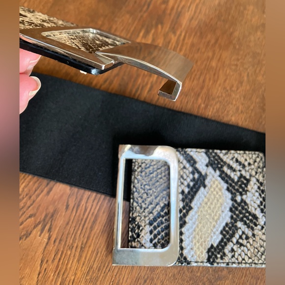 Express Snakeskin & Black Elastic, M/L. Lg 3” silver hook clasp closure. VG cond - Picture 2 of 5
